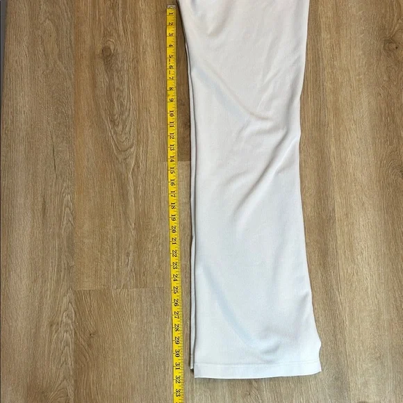 Lululemon Athletica Women’s Cream Stretch Pants - Picture 10 of 11